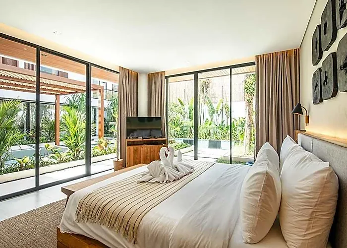Brand New Luxury 5 Bedroom 200m To Brawah Villa