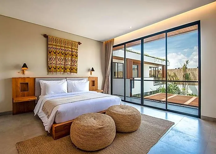 Brand New Luxury 5 Bedroom 200m To Brawah *
