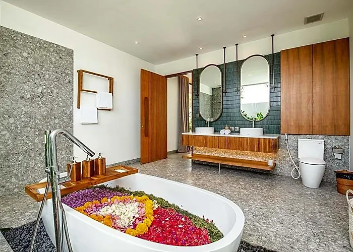 Villa Brand New Luxury 5 Bedroom 200m To Brawah Canggu