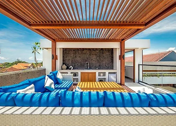 Brand New Luxury 5 Bedroom 200m To Brawah