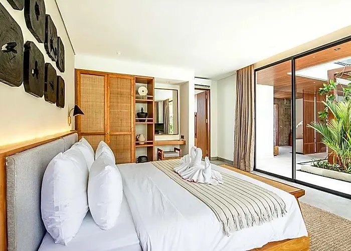 Brand New Luxury 5 Bedroom 200m To Brawah Canggu