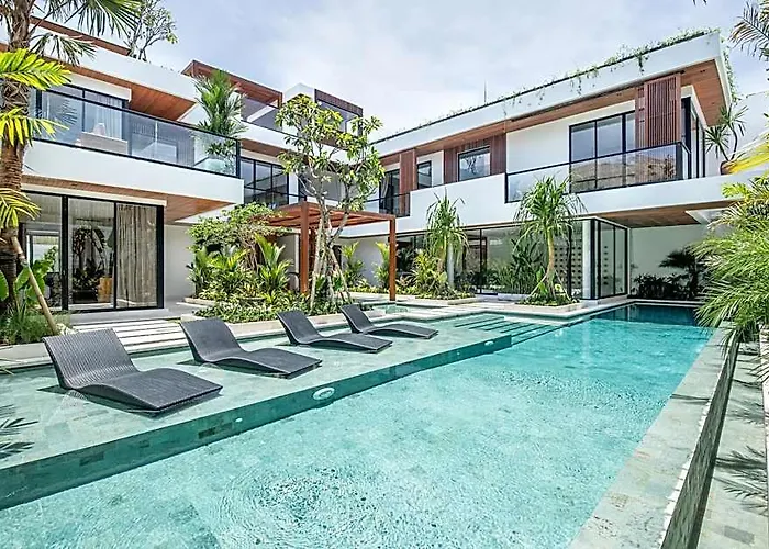Brand New Luxury 5 Bedroom 200m To Brawah