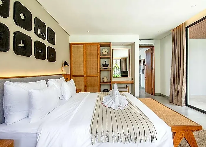 Brand New Luxury 5 Bedroom 200m To Brawah Canggu