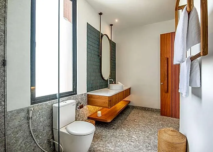 Brand New Luxury 5 Bedroom 200m To Brawah *